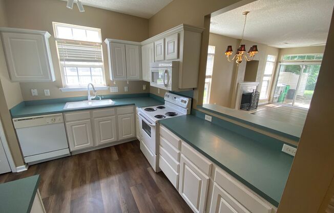 Cozy Townhome located in Prosperity Point !