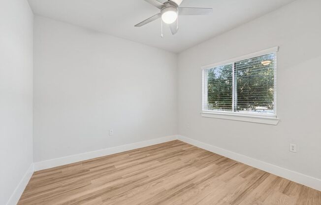 2 beds, 1 bath, 944 sqft, $1,375, Unit 323