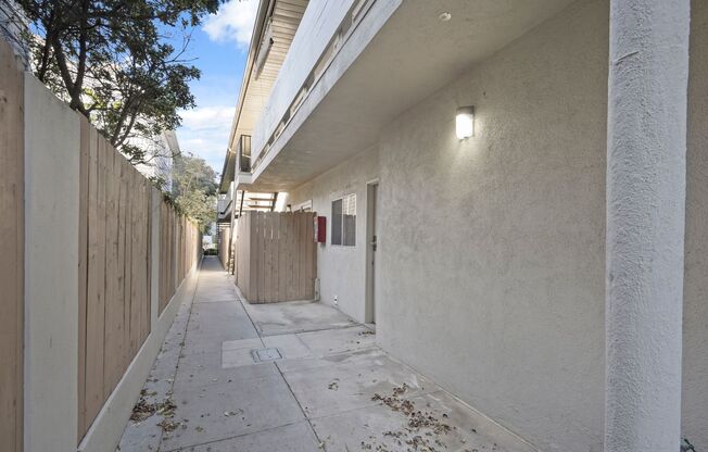 208 Avenue H