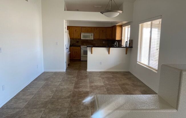 3 beds, 2 baths, $2,450, Unit Maricopa Ave