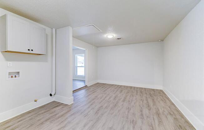 1530 W DONOVAN ST
