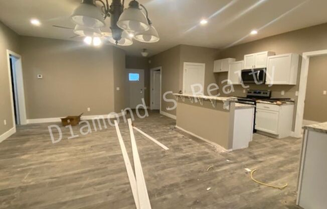 Gorgeous 4 Bedroom Ozark House Coming Early September!