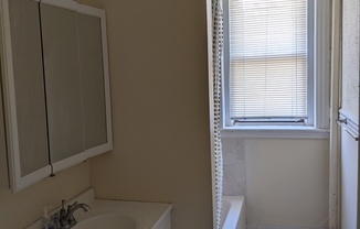 1 bed, 1 bath, $2,400, Unit 25