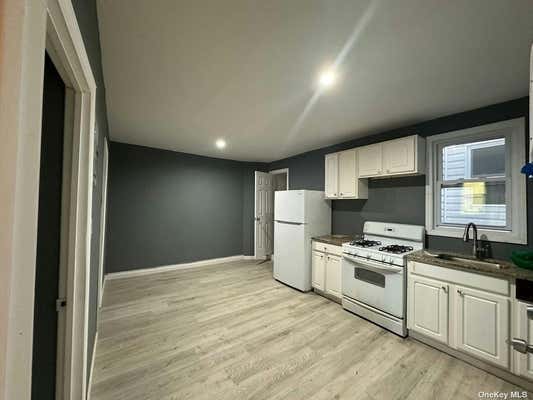 2 beds, 1 bath, $2,700