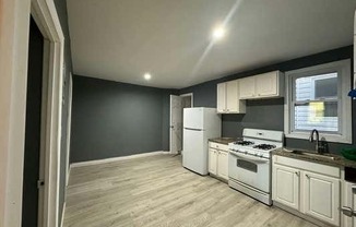 2 beds, 1 bath, $2,700