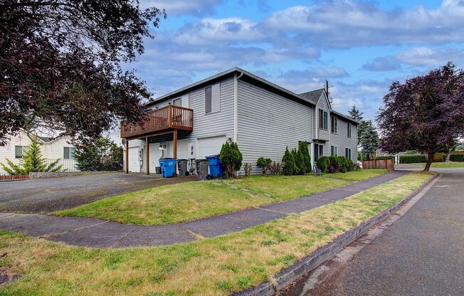 Spacious 3bd 2.5ba Unit in 4Plex - Avail. Now!