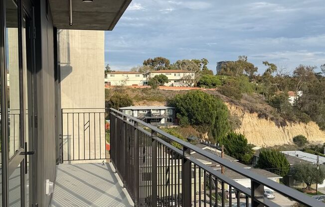 2 beds, 2 baths, 816 sqft, $4,395, Unit 605