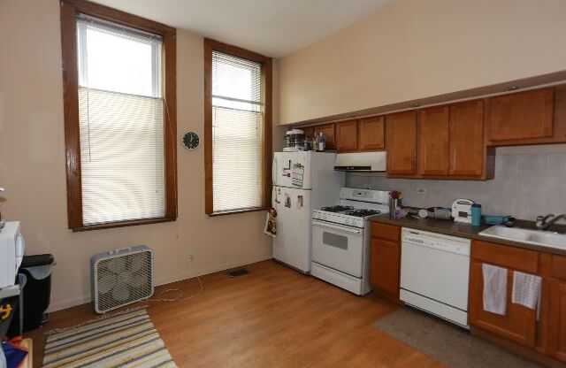 2057 ROSCOE