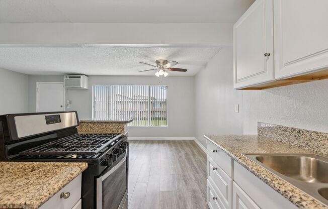 2 beds, 1 bath, 806 sqft, $2,495, Unit D11