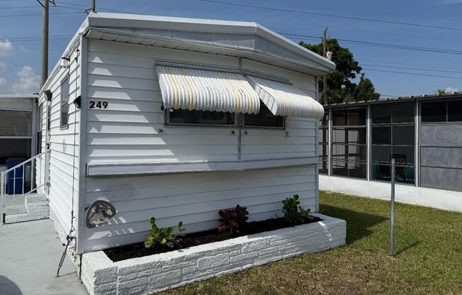 **FIRST MONTHS RENT FREE** 2 Bedroom Mobile home with Spacious yard!