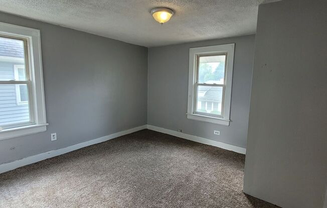 2 beds, 1 bath, $900