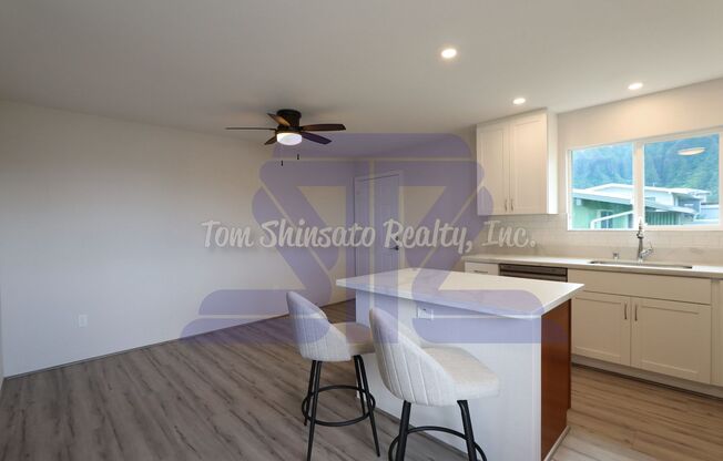 2/1/1 Upstair Duplex Unit in Kaneohe.  Electricity, Water, Sewer Included!