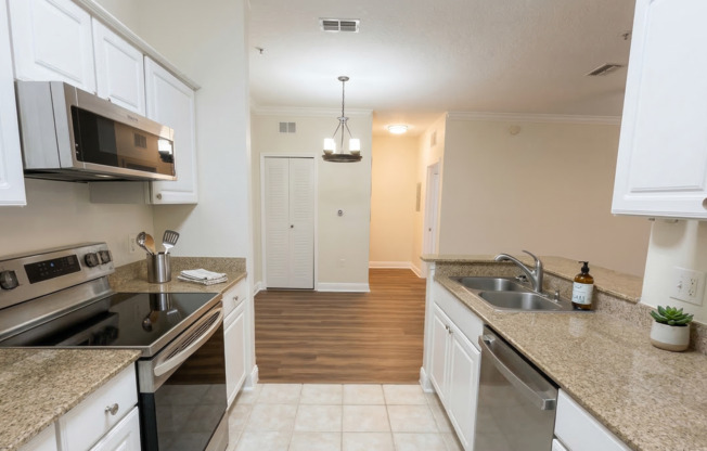 Available Now | First-Floor Condo with Washer & Dryer in Winter Garden!!!