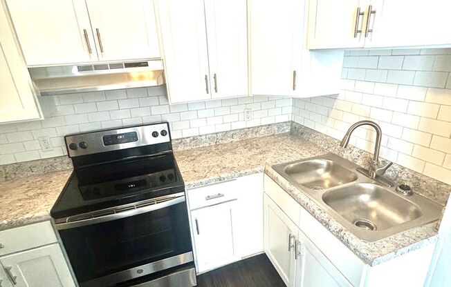 2 beds, 1.5 baths, 1,100 sqft, $1,090, Unit 719-D
