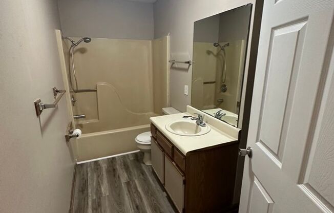 2 beds, 1 bath, $650