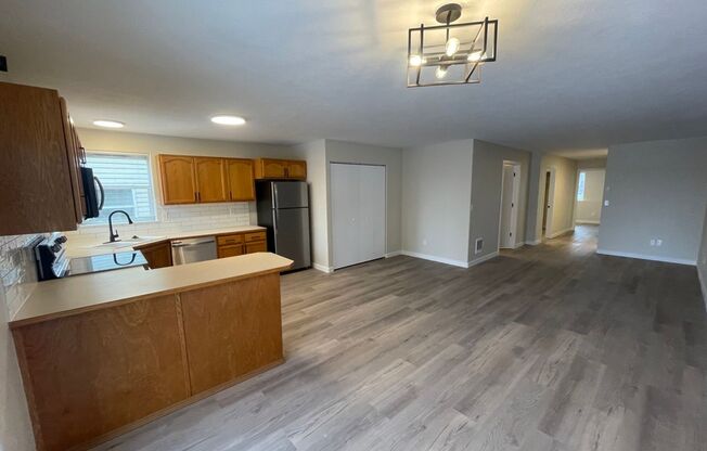 2 beds, 1 bath, 990 sqft, $1,400, Unit 2