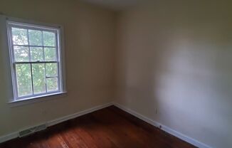 3 beds, 1 bath, $950