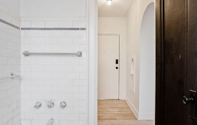 1 bed, 1 bath, 560 sqft, $1,090, Unit 108