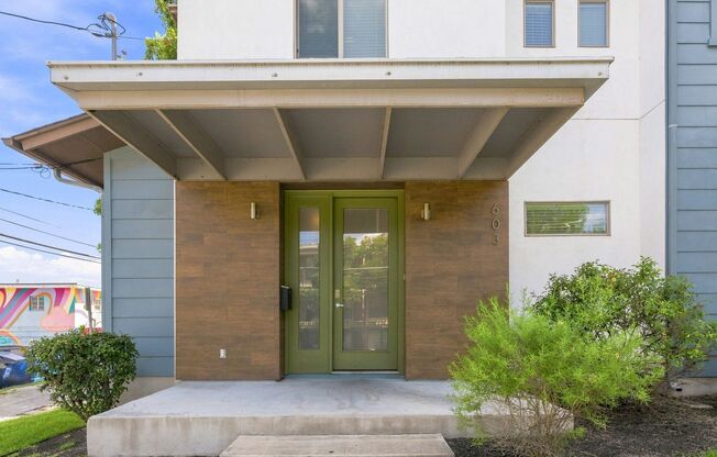603 W 30 ST