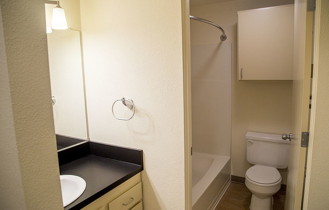 1 bed, 1 bath, 700 sqft, $1,470, Unit 0065