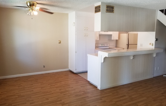 GREAT 2BD / 1BTH CONDO!