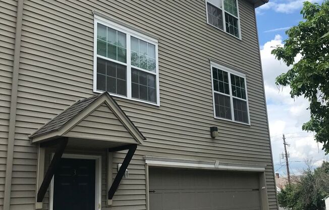 39 E. Garrison Street