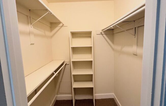 1 bed, 1 bath, 779 sqft, $1,600, Unit 902 #2E