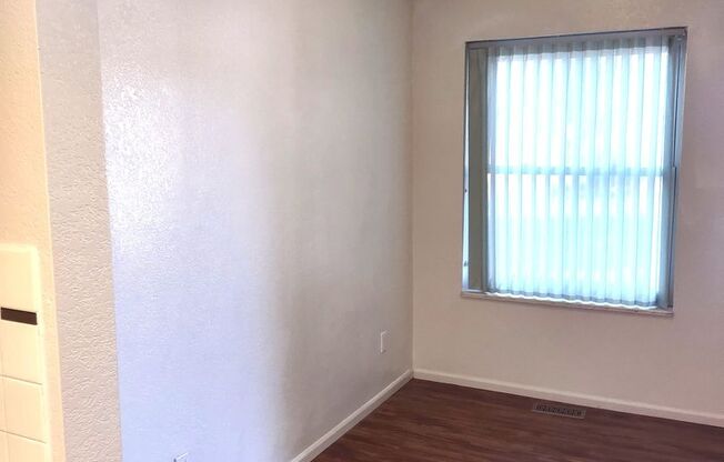 2 beds, 1 bath, $1,400, Unit Unit #108