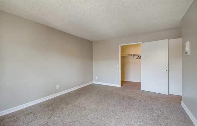 Las Ventanas Apartments Empty Apartment Bedroom & Closet