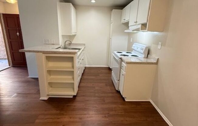 1 bed, 1 bath, 716 sqft, $2,100, Unit P002