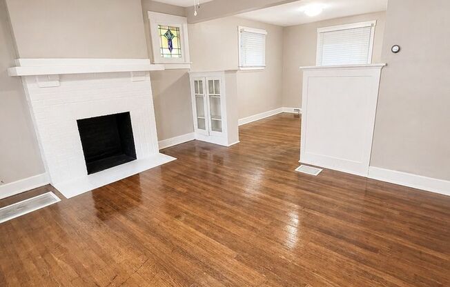 *** Mt. Lebanon Duplex for Rent with Front and Back Porch * Pet Friendly Apartment * Walk to the T * Renovated ***
