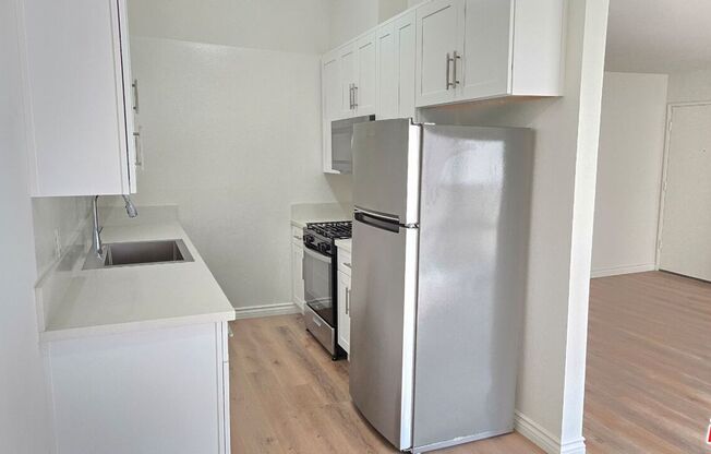 2 beds, 2 baths, $2,950, Unit 203