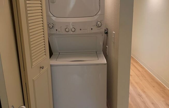 2 beds, 1.5 baths, 940 sqft, $1,705, Unit 0142