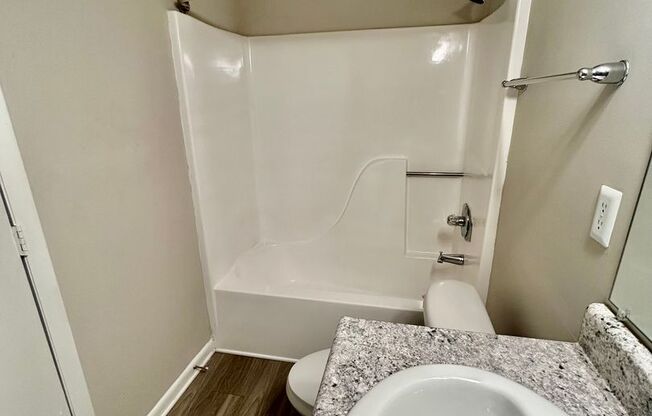 2 beds, 1.5 baths, 815 sqft, $999, Unit 4633