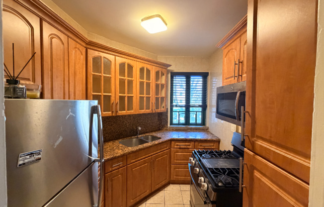 1530 Metropolitan Ave