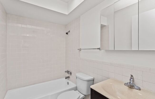 2 beds, 1.5 baths, $2,395, Unit 404