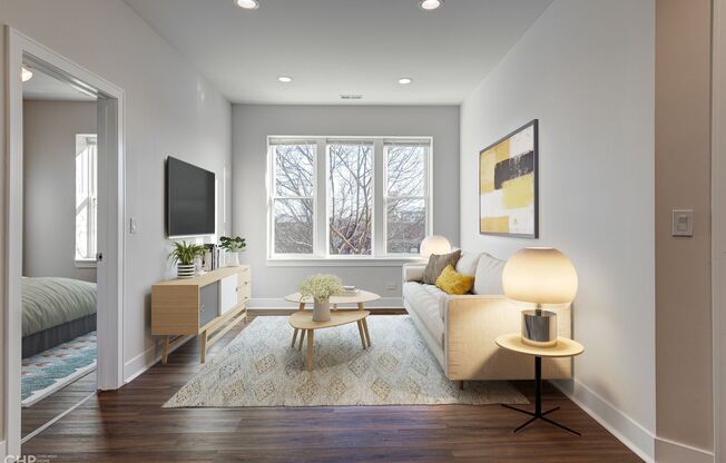 3135 W Montrose Ave