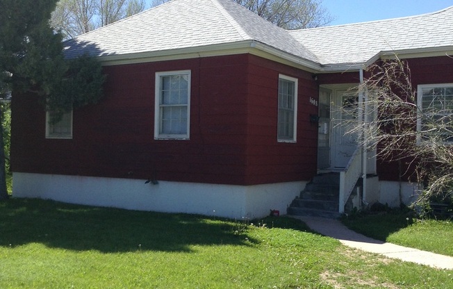 2 BEDROOM, 1 BATHROOM APARTMENT NEAR ALTA VISTA ELEMENTARY