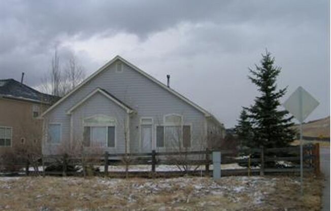 3 beds, 2 baths, $2,625