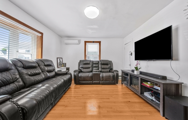 11 MURPHY CT