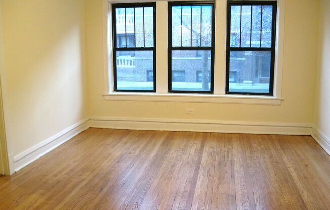2 beds, 1 bath, 1,121 sqft, $2,695, Unit 2526-1E