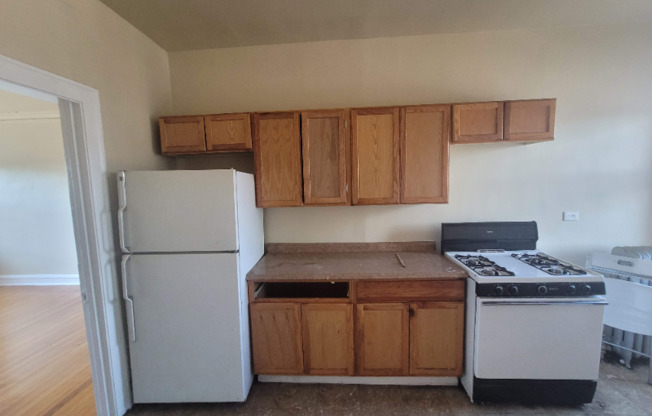 1643 W 80 ST