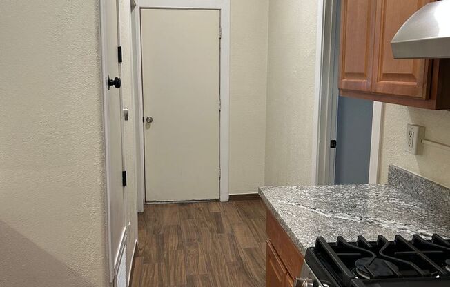 2 beds, 1 bath, $1,250, Unit Fremont332-B