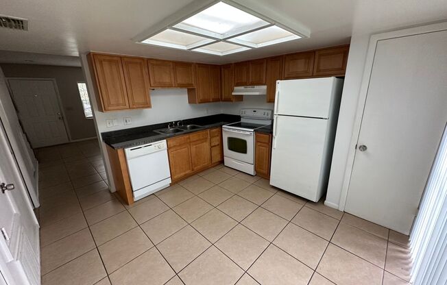2 Bedroom 2 Bath Townhome convenient to UCF in East Orlando