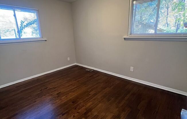 3 beds, 1 bath, $1,300