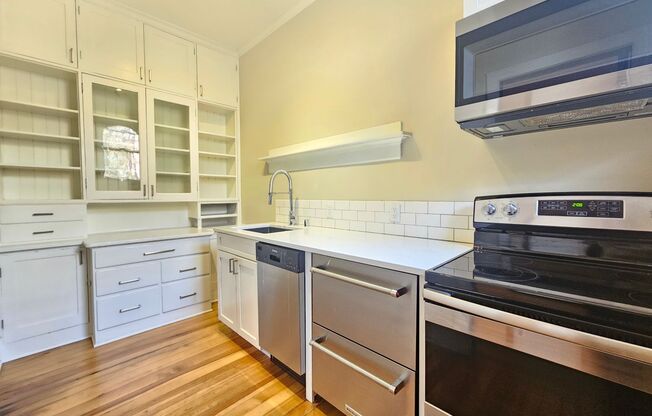 1 bed, 1 bath, $1,195, Unit 11