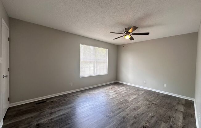 2 beds, 1.5 baths, $1,495, Unit 4513-1 McCloud