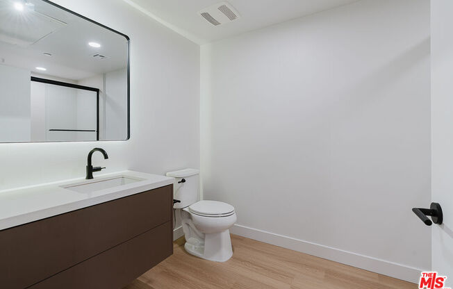 Studio, 1 bath, 569 sqft, $3,395, Unit 718