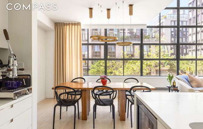 456 W 19 ST