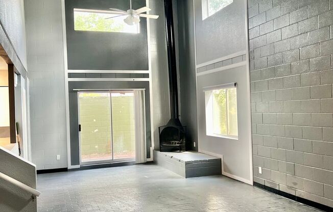 3 beds, 2 baths, $1,350, Unit Unit 25